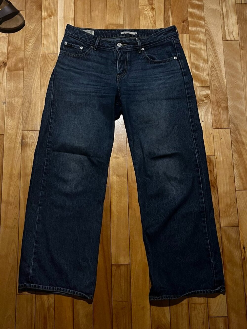 Levis Low Waisted Baggy Jeans